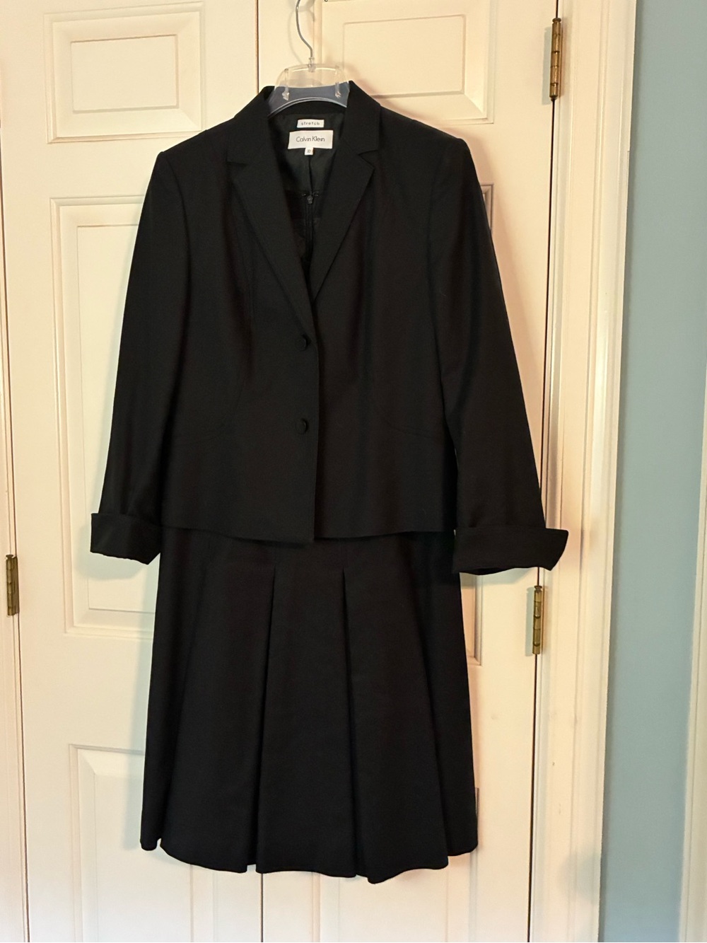 Calvin Klein Black Pleated dress suit Set with Tailored Jacket sz 10